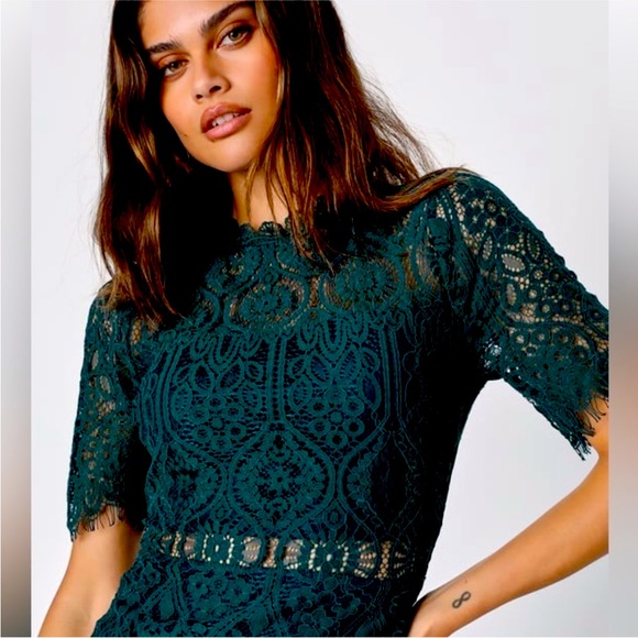 Short Sleeve Mini Dress Size Small
NWT - Picture 3 of 6